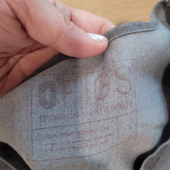 FIGS Gray Scrub Top Size Small - Picture 5 of 6